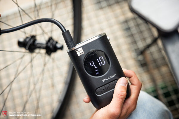 akku-luftpumpe-testsieger-229ihm-1.jpg Mobile Akku Luftpumpen im Test – Gadget oder Game Changer? | GRAN FONDO Cycling Magazine – Bild 1