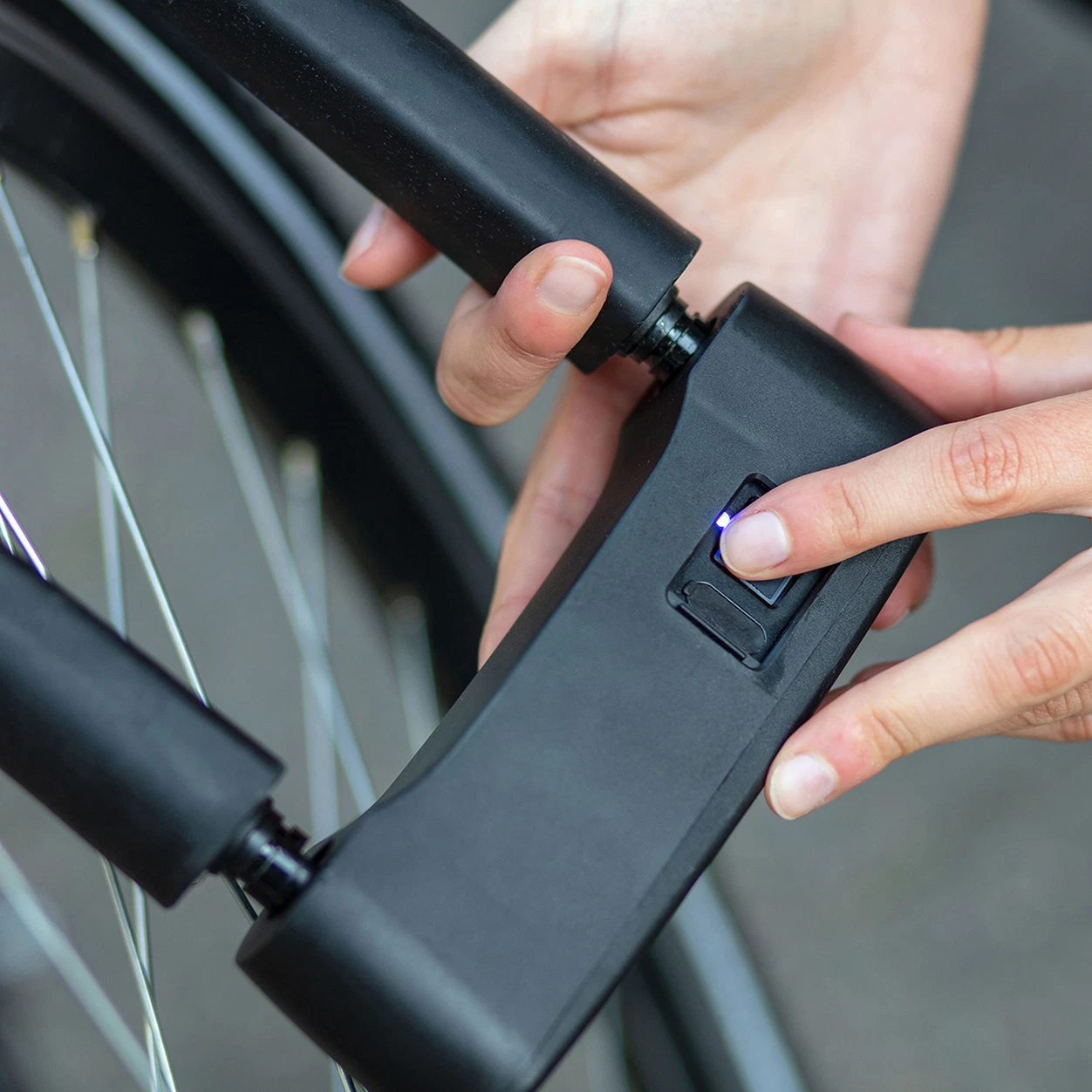 buegelschloss-fahrrad-512yyd.webp Bügelschloss mit Fingerabdrucksensor – Bild 1