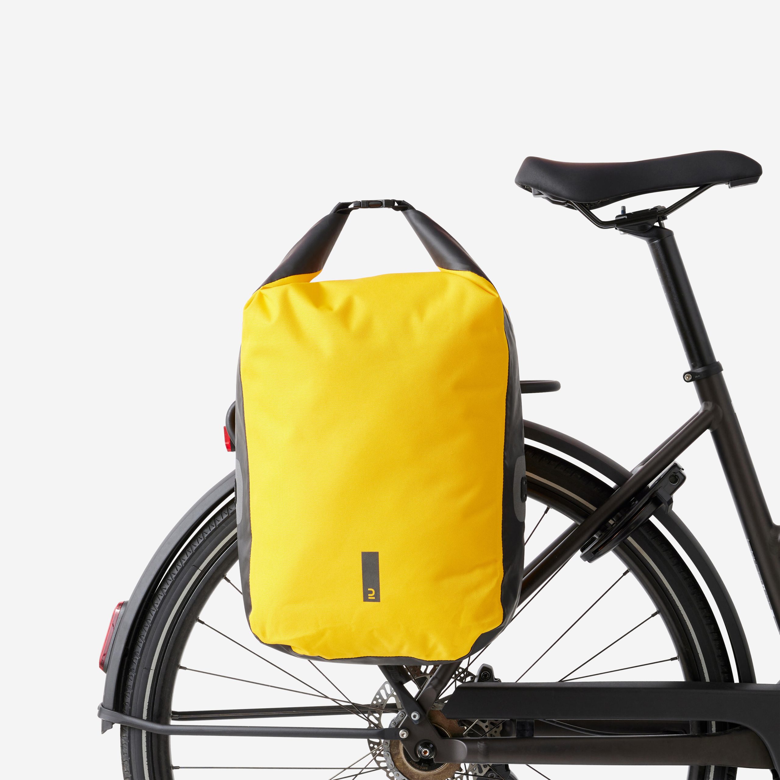 decathlon-fahrradtasche-071pey-1.jpg Fahrradtasche Gepäckträgertasche 500 20 Liter wasserdicht gelb/grau – Bild 1