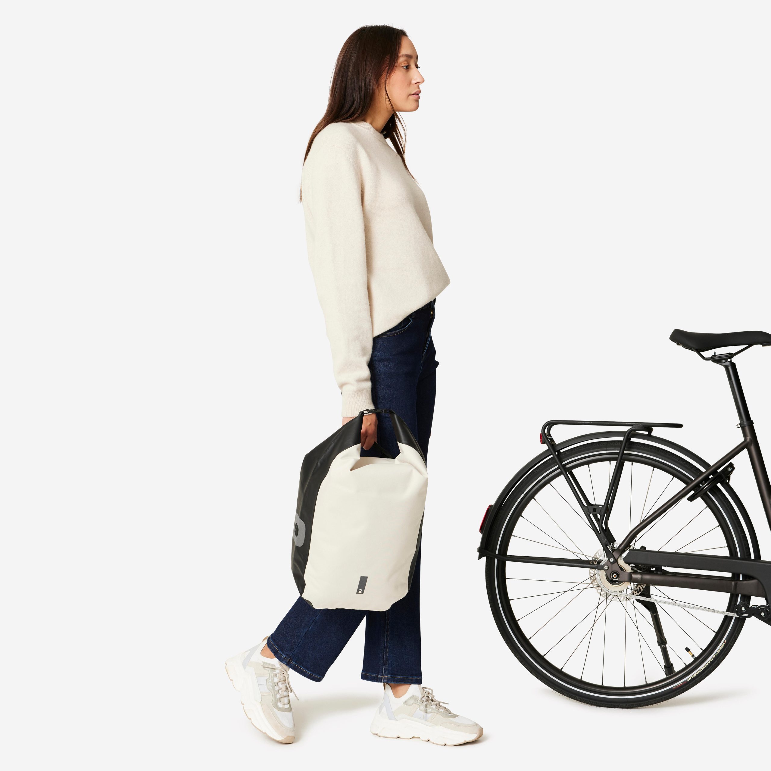 decathlon-fahrradtasche-075jij-1.jpg Fahrradtasche Gepäckträgertasche 500 20 Liter wasserdicht gelb/grau – Bild 1