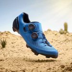Shimano präsentiert S PHYRE RX910 Gravel Schuh mit Pontoon Cleatsystem | TOUR