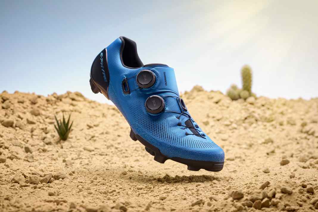 gravel-schuhe-damen-827lfm-1.jpg Shimano präsentiert S PHYRE RX910 Gravel Schuh mit Pontoon Cleatsystem | TOUR – Bild 1