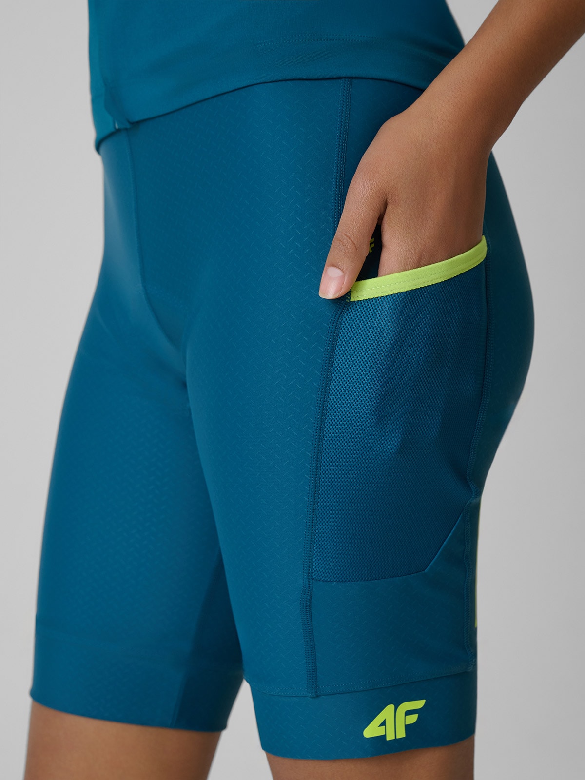 radlerhose-mit-polster-damen-468dpd-1.jpg Damen Radhose mit Schaum Gel Polster türkis | 4F Sportbekleidung und Schuhe – Bild 1