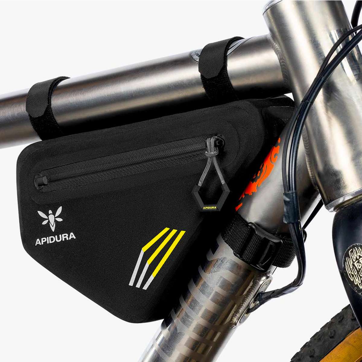rahmentasche-rennrad-281woc-1.jpg Apidura Racing Frame Pack Rahmentasche 1L | Rahmentaschen | Bikepacking Taschen | Bikepacking | ENJOYYOURBIKE – Bild 1