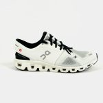 ON Cloud X 3 Damen Sneaker (weiß/schwarz) meinsportline.de