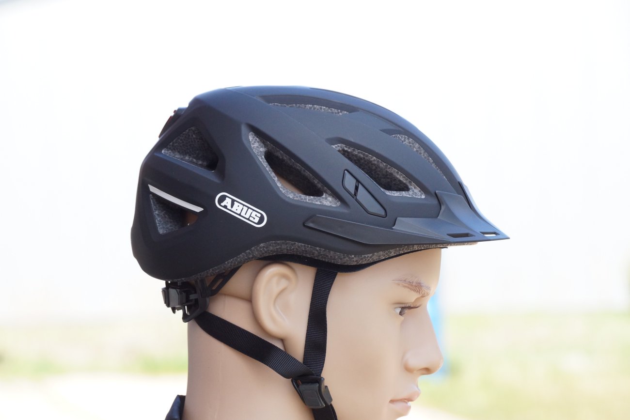 testsieger-fahrradhelm-079vmy-1.jpg ABUS Urban I 3.0 Stadthelm im Test Mit Rücklicht im Helm – Bild 1